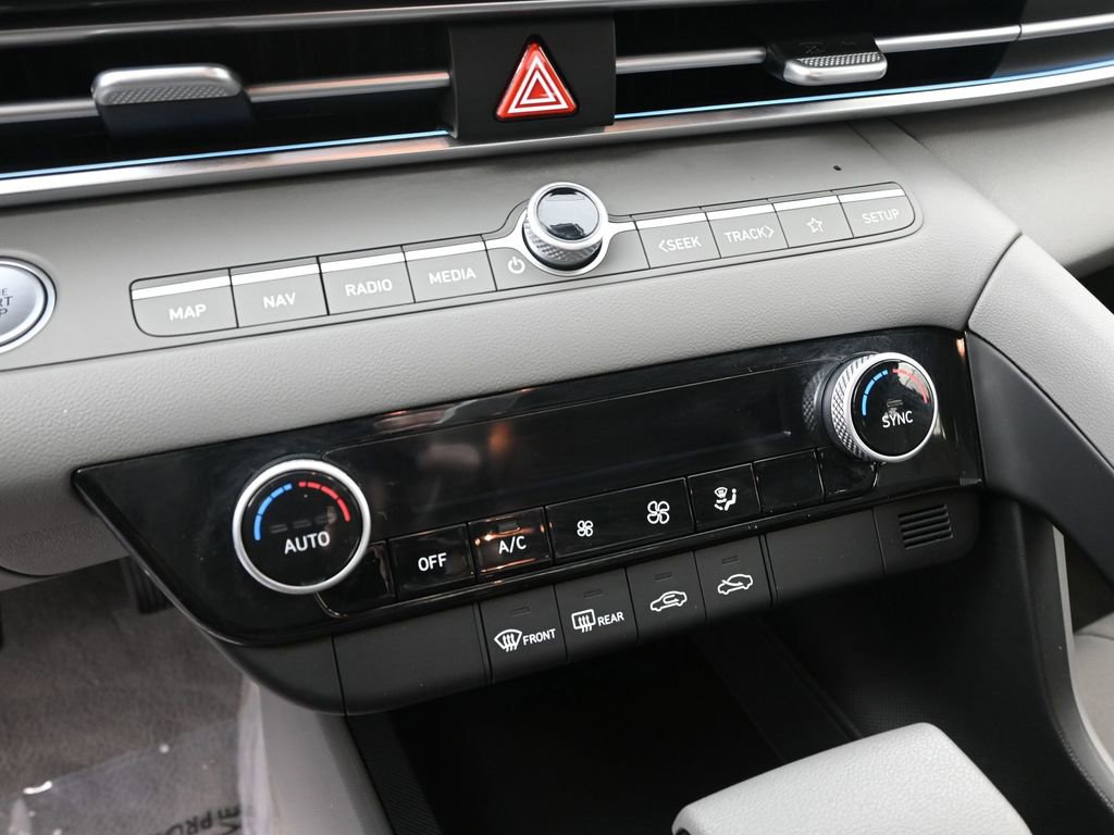 Certified 2024 Hyundai Elantra SEL image 28