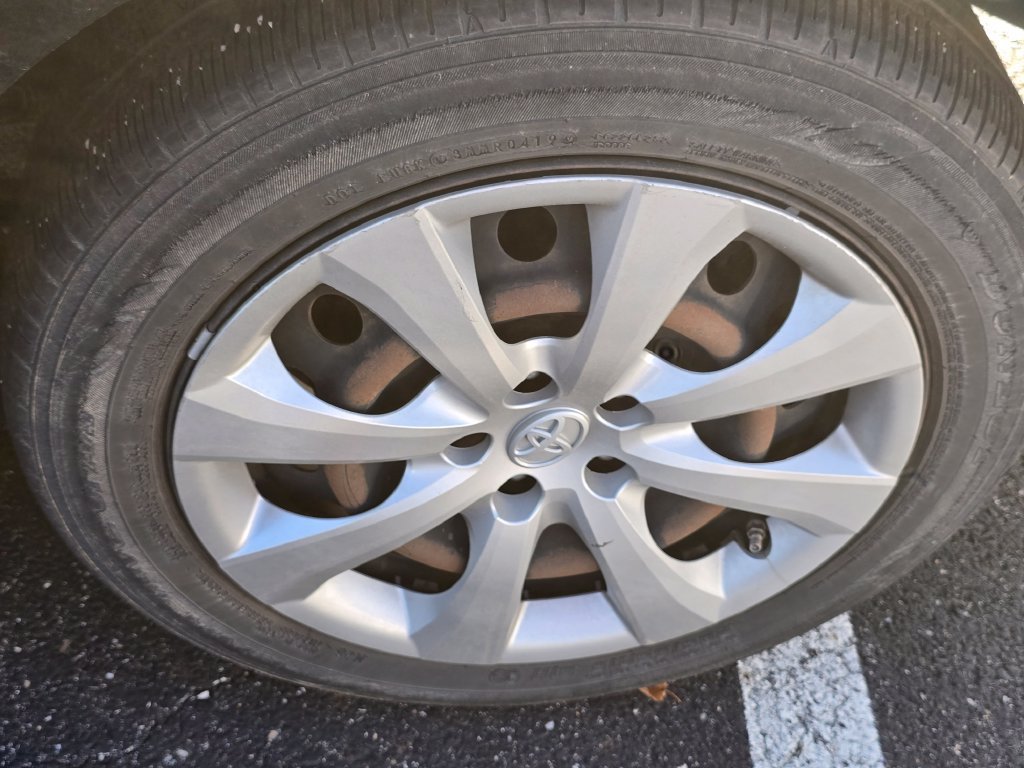 Used 2020 Toyota Corolla LE FWD image 25