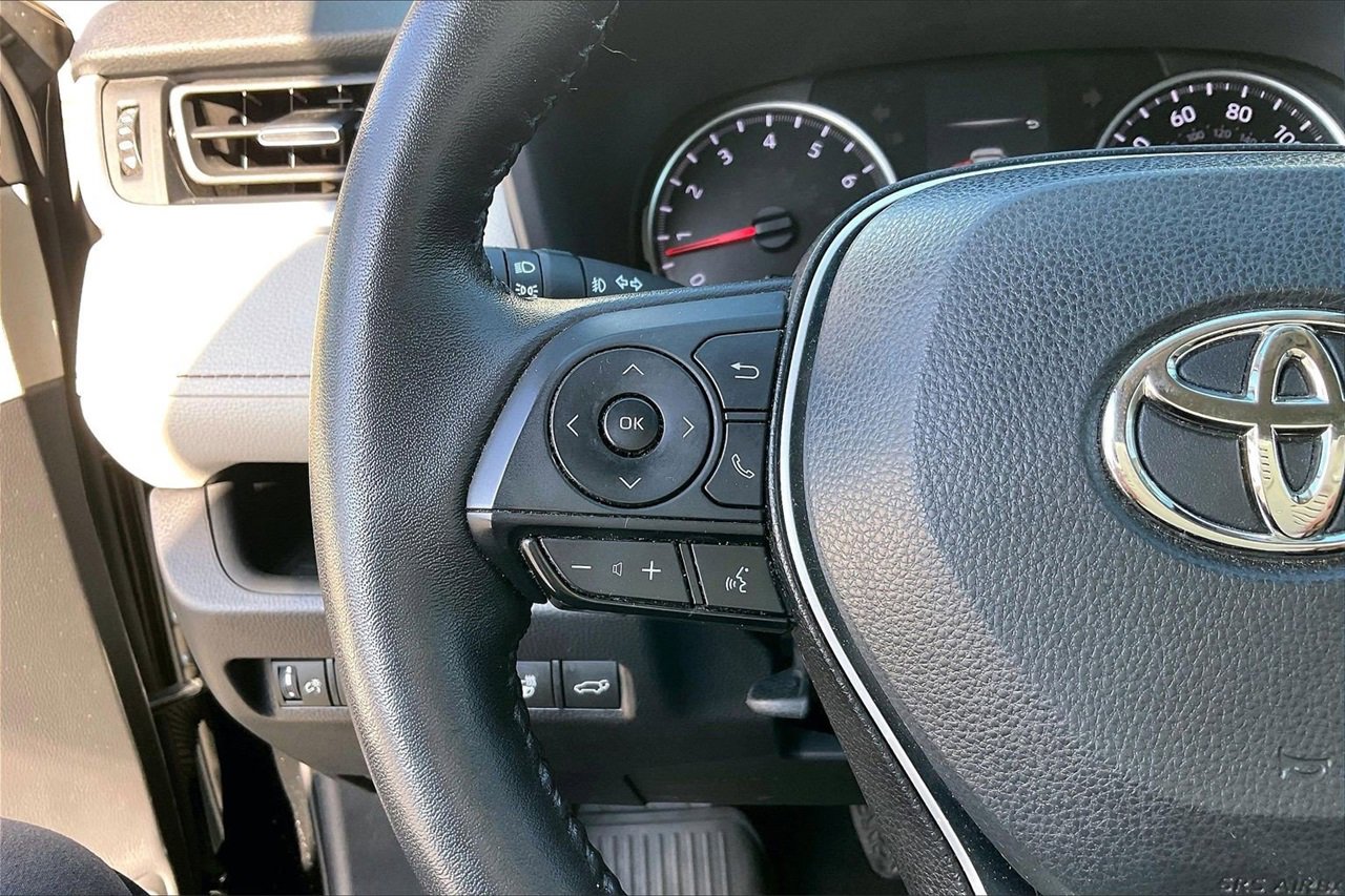 Used 2022 Toyota RAV4 XLE Premium image 28