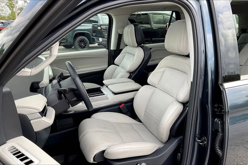 Used 2025 Lincoln Navigator Reserve image 27