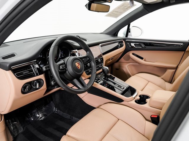 Used 2025 Porsche Macan image 4