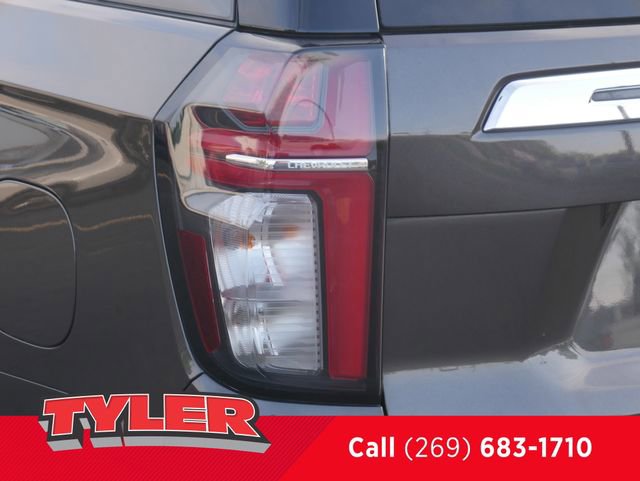 Used 2021 Chevrolet Suburban Premier w/ Premium Package AWD/4WD image 12