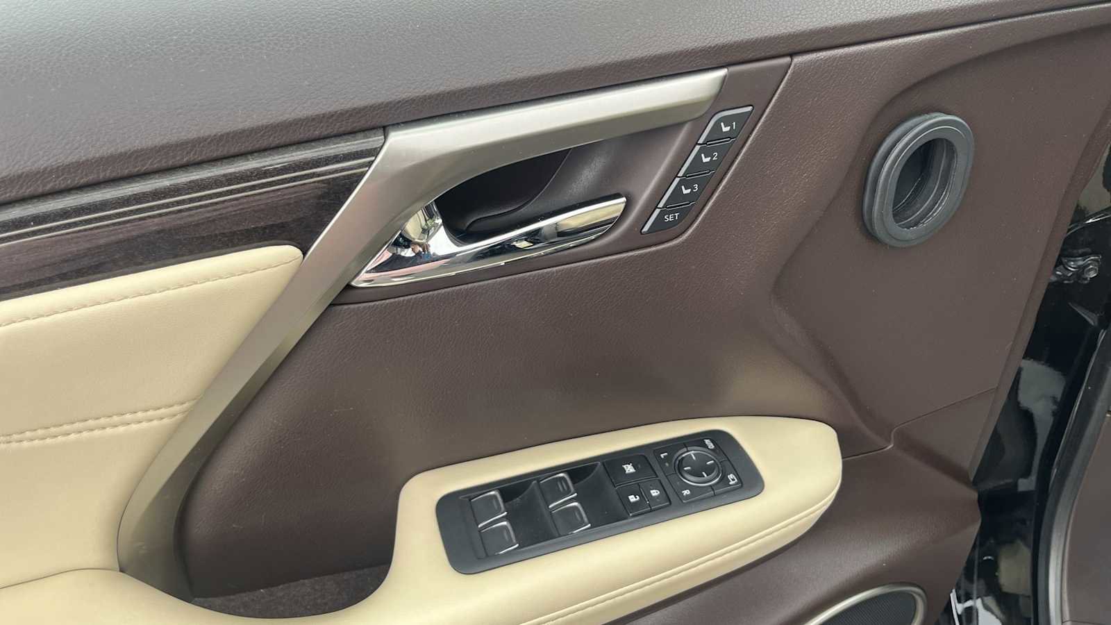 Used 2019 Lexus RX 450h AWD w/ Luxury Package image 30