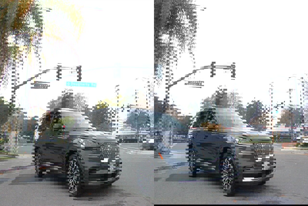 Used 2022 Lincoln Aviator Reserve image 3