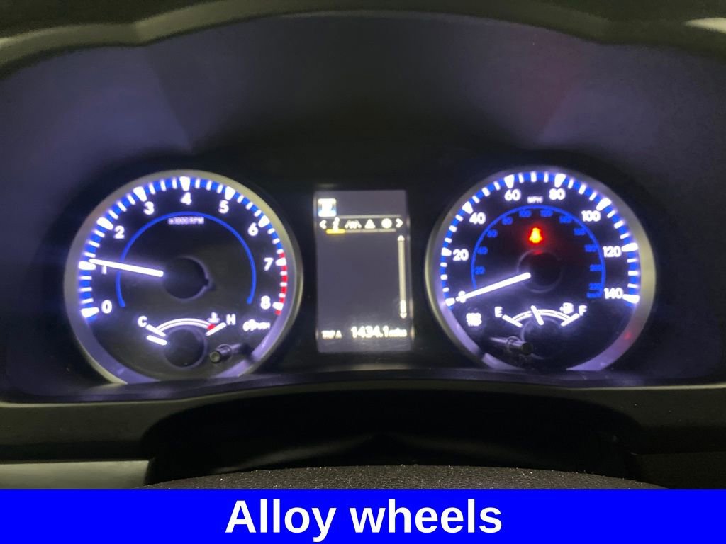 Used 2018 Toyota Highlander LE AWD/4WD image 18