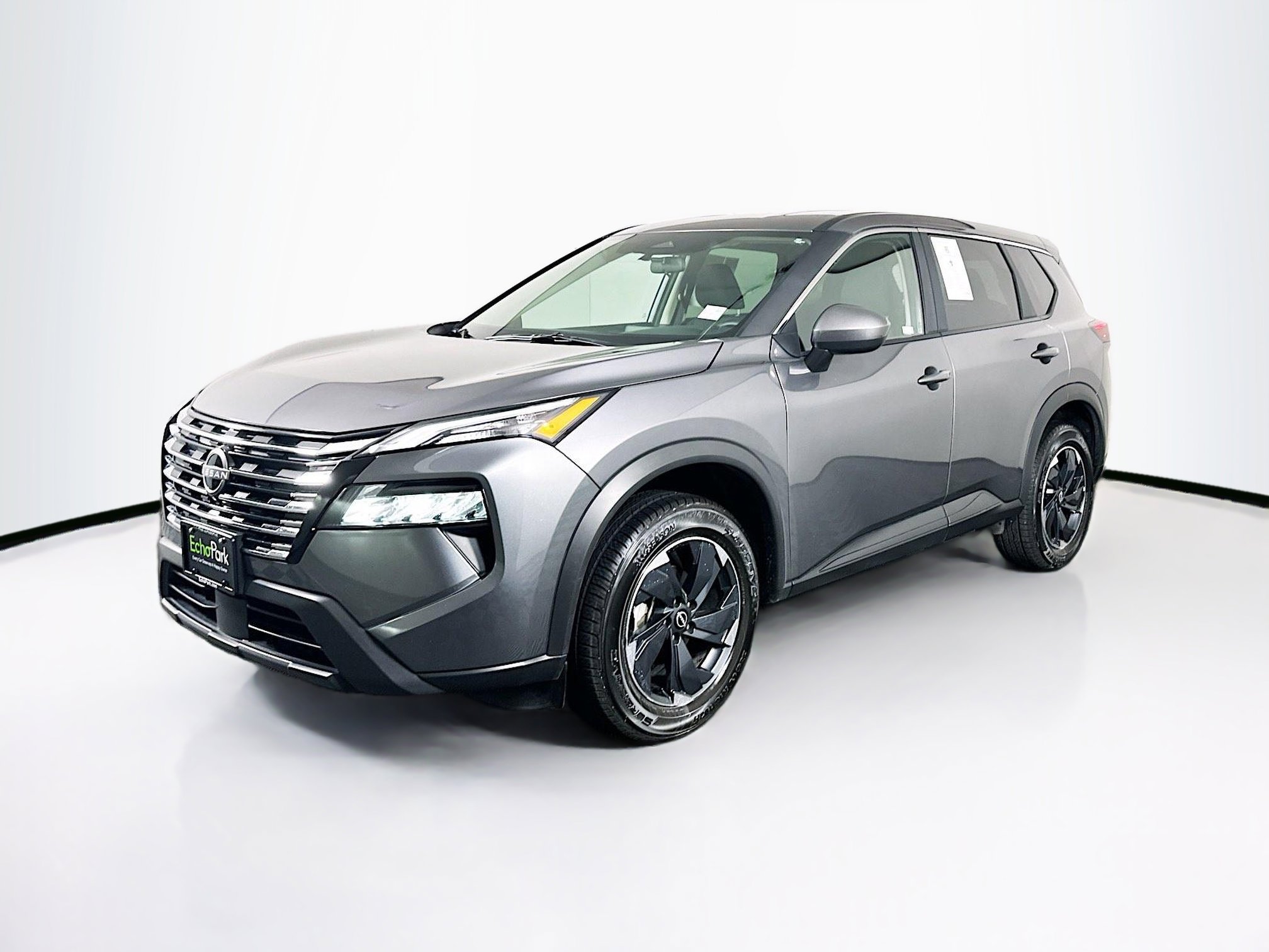 Used 2025 Nissan Rogue SV image 3