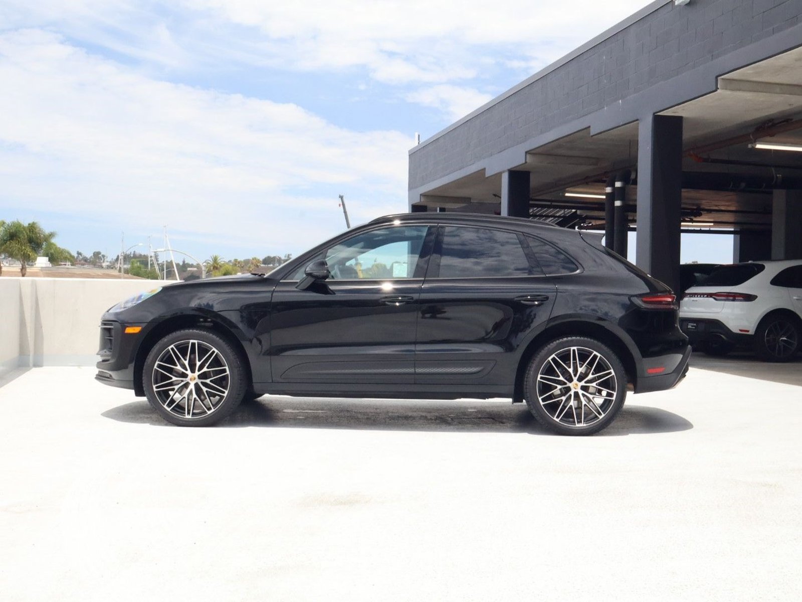 Certified 2026 Porsche Macan AWD/4WD image 2