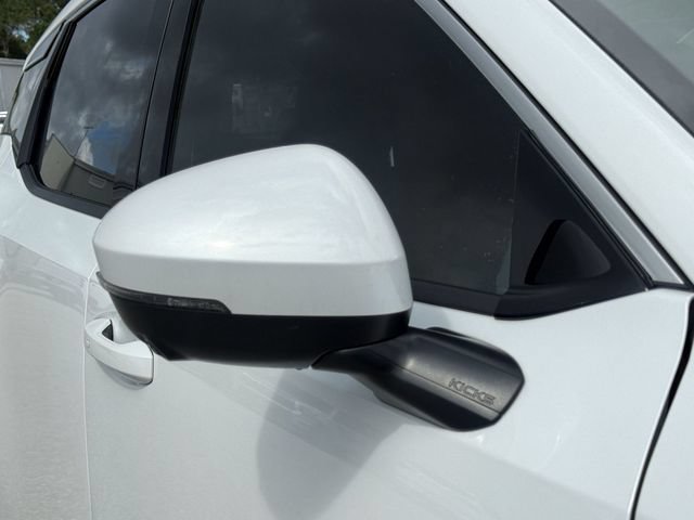 Used 2025 Nissan Kicks SR FWD image 11