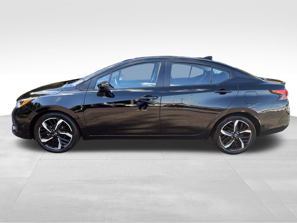 Used 2024 Nissan Versa SR FWD image 3