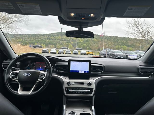 Used 2022 Ford Explorer XLT w/ Equipment Group 202A AWD/4WD image 12
