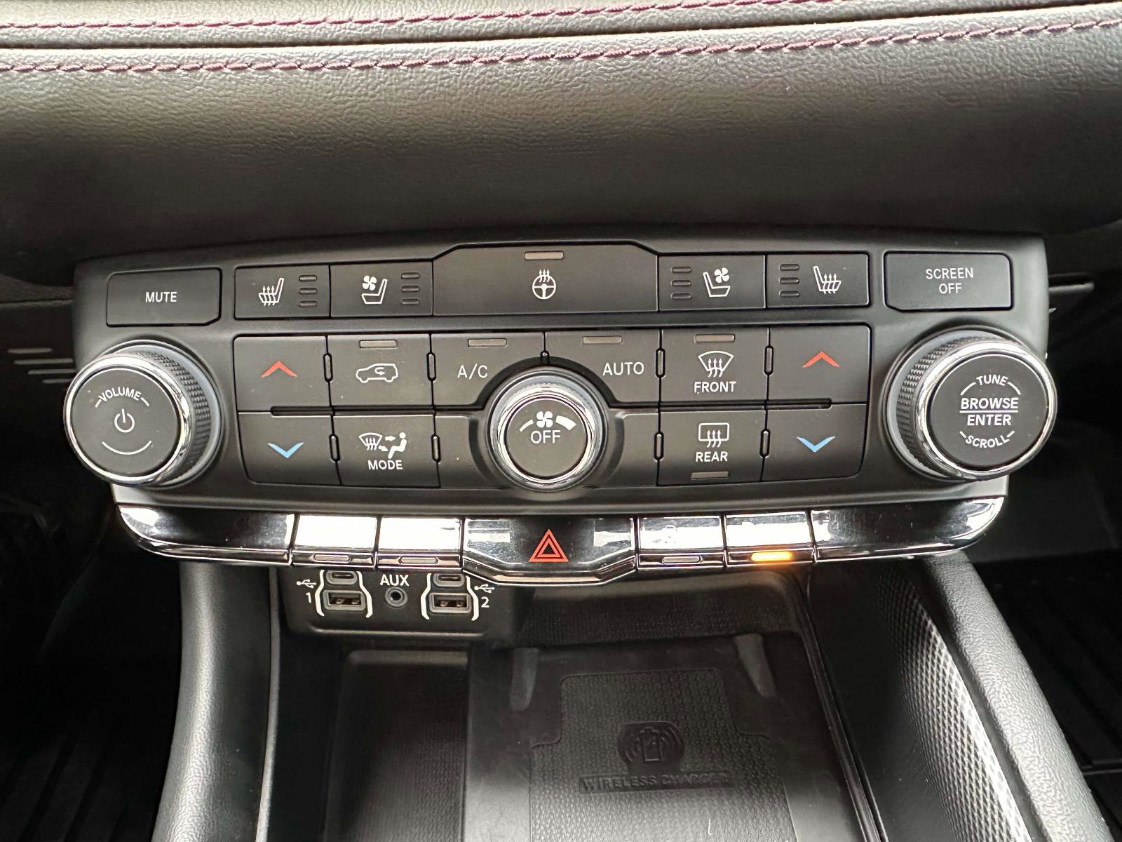 Used 2022 Dodge Durango R/T w/ Blacktop Package AWD/4WD image 25