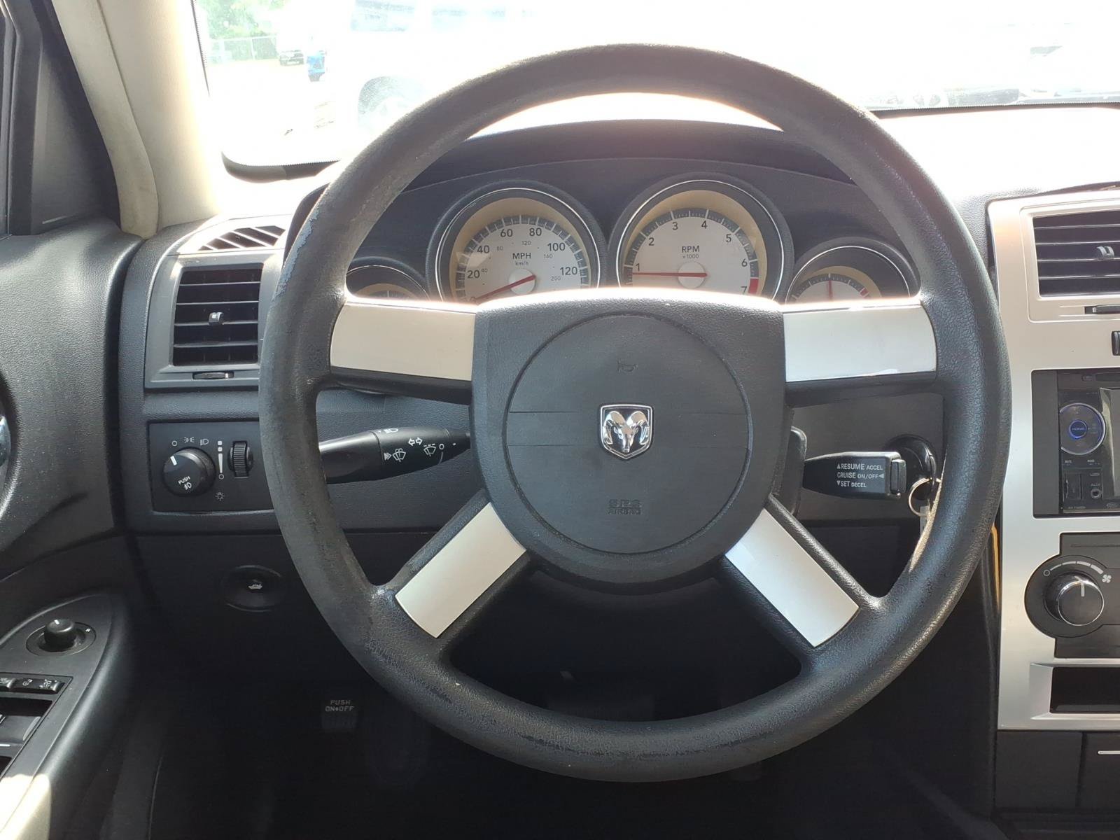 Used 2010 Dodge Charger SXT RWD image 4