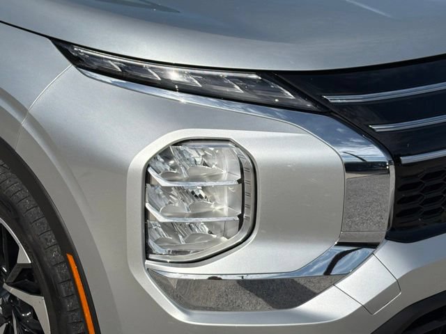 Used 2025 Mitsubishi Outlander ES FWD image 9
