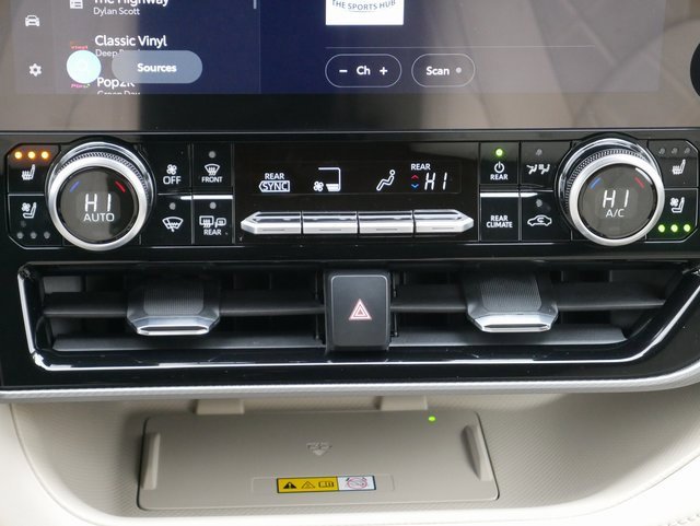 Used 2024 Toyota Highlander Platinum image 21