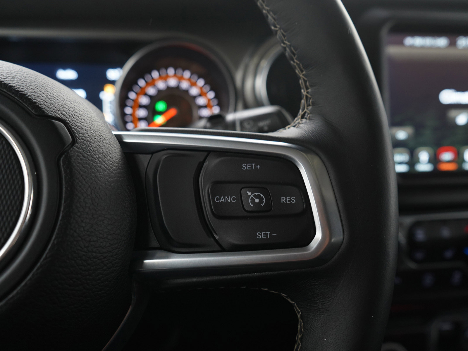 Used 2019 Jeep Wrangler Unlimited Sahara w/ Uconnect 4C Nav & Sound Group AWD/4WD image 28