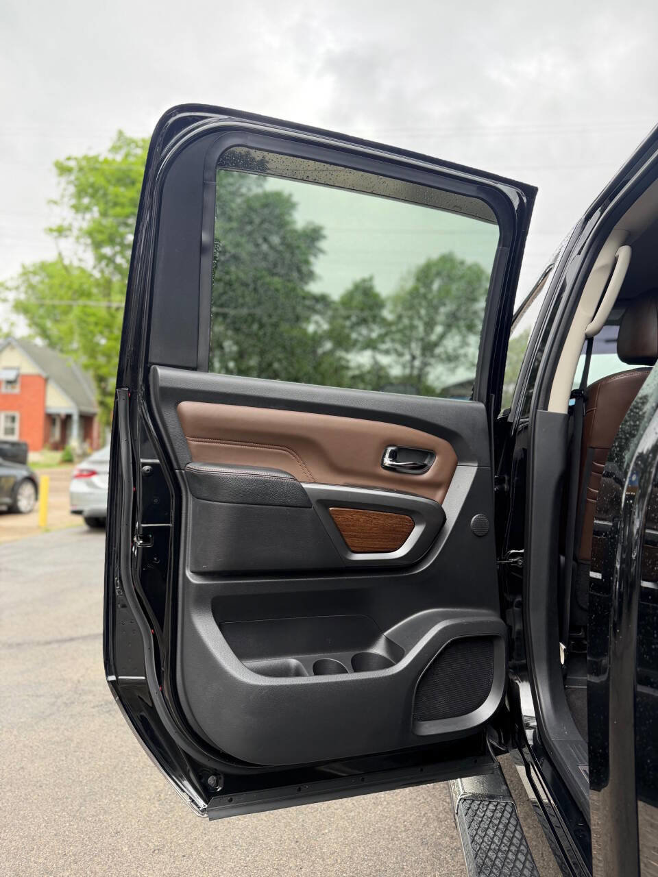 Used 2018 Nissan Titan Platinum Reserve w/ Platinum Utility Package AWD/4WD image 11