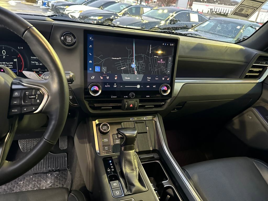 Used 2024 Lexus GX 550 w/ Accessory Package (2T) AWD/4WD image 17