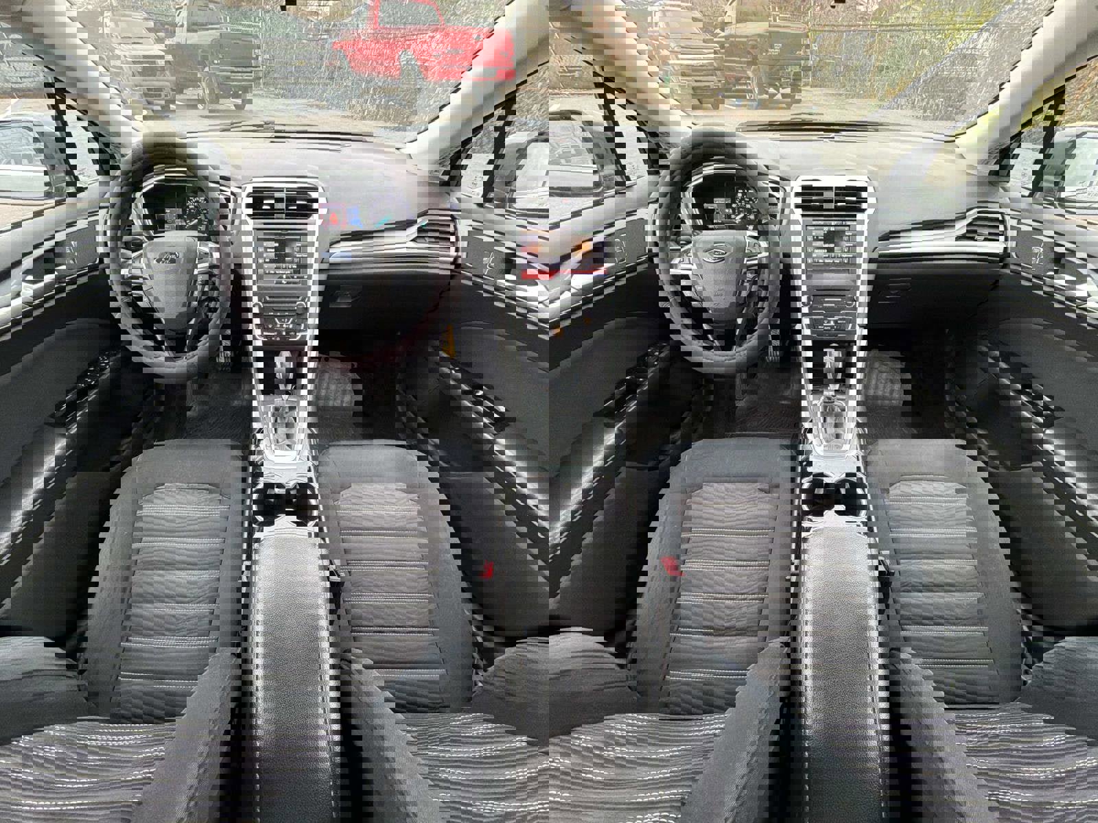 Used 2016 Ford Fusion SE image 2