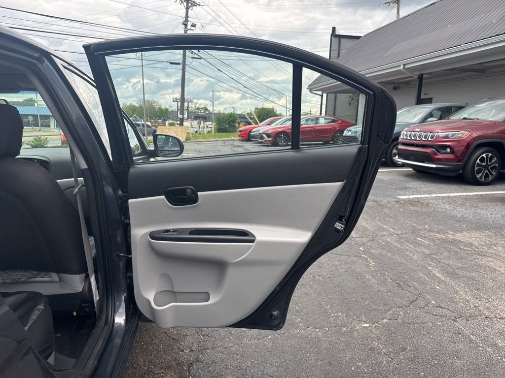 Used 2011 Hyundai Accent GLS w/ Premium Pkg 4 FWD image 27