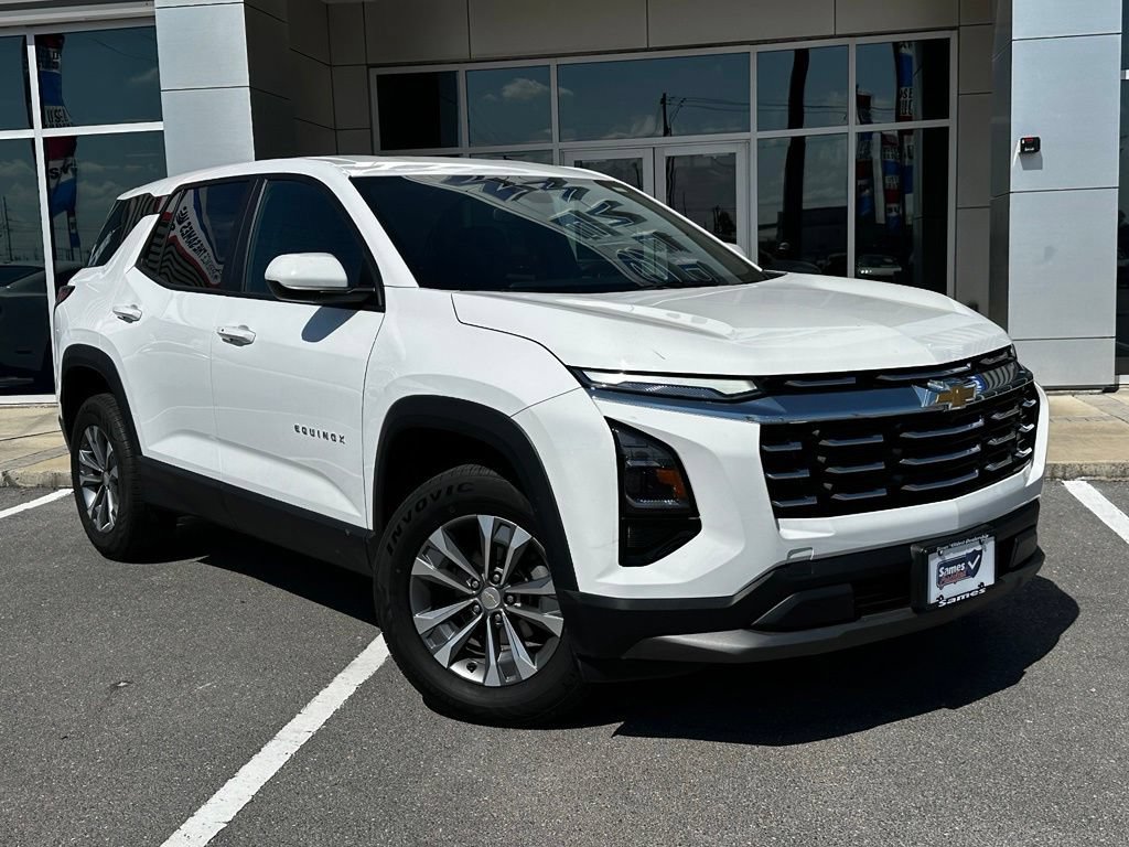 Used 2025 Chevrolet Equinox LT AWD/4WD image 3