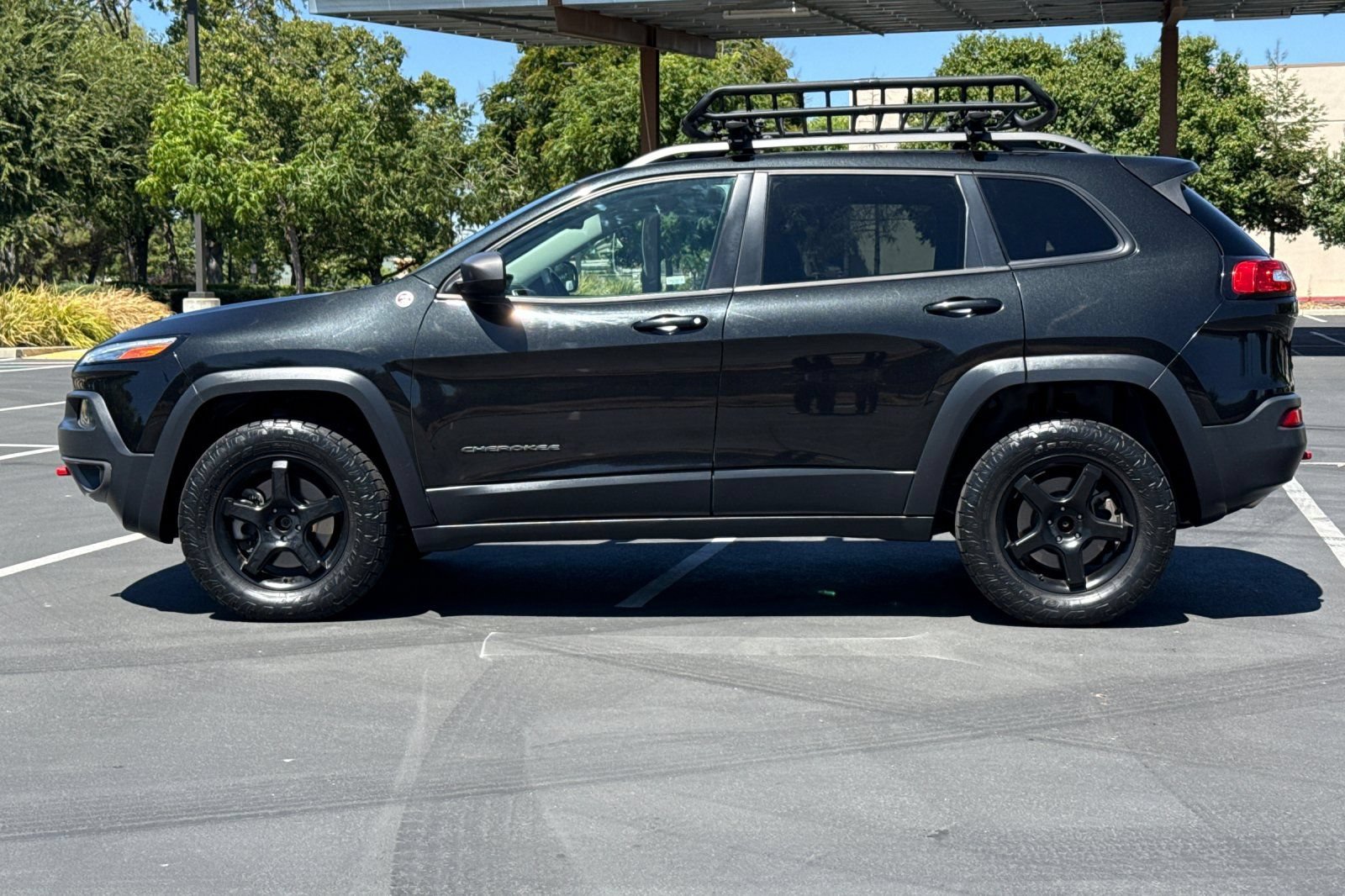 Used 2015 Jeep Cherokee Trailhawk AWD/4WD image 13