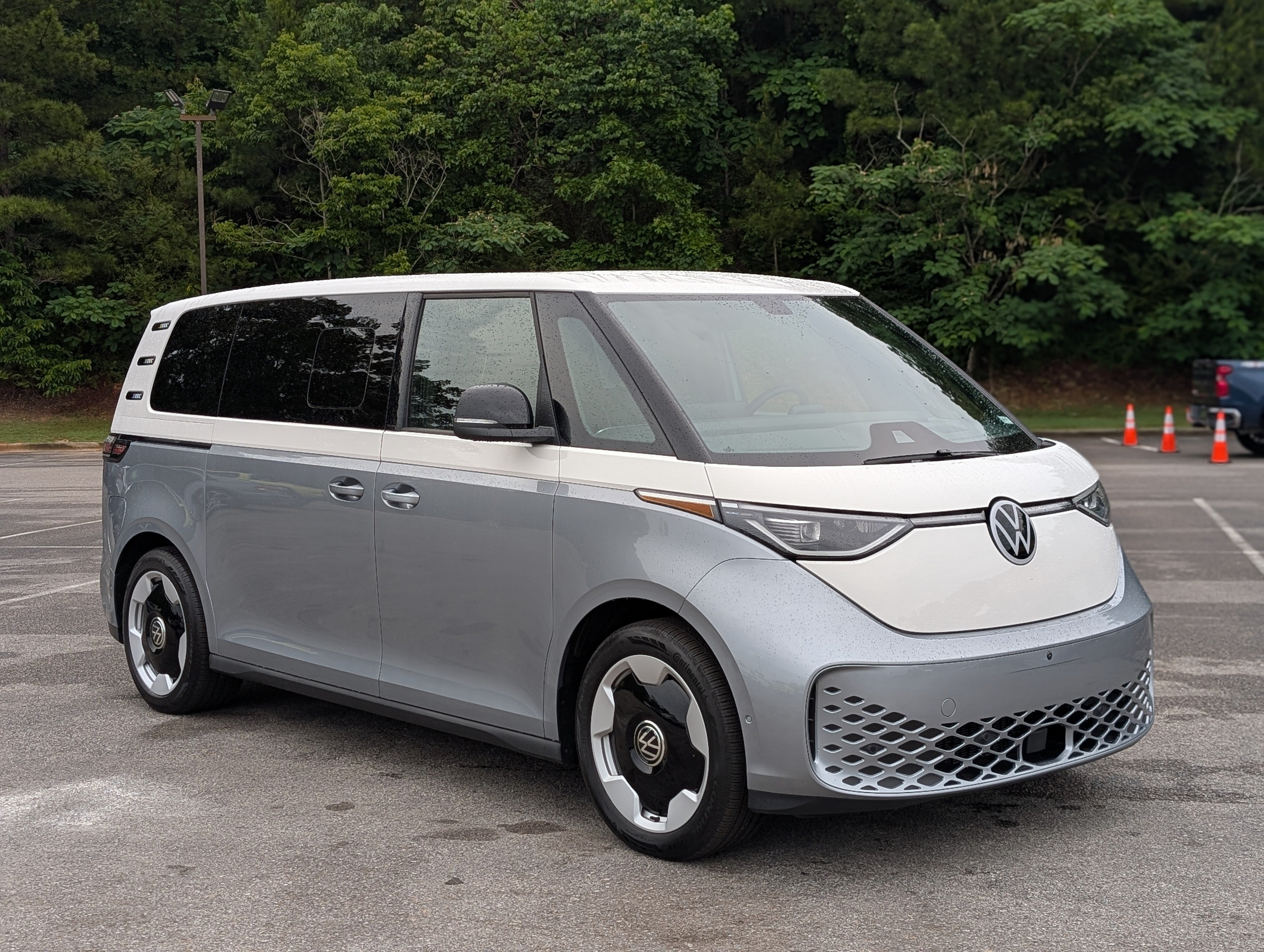 Used 2025 Volkswagen ID. Buzz Pro S Plus RWD image 11