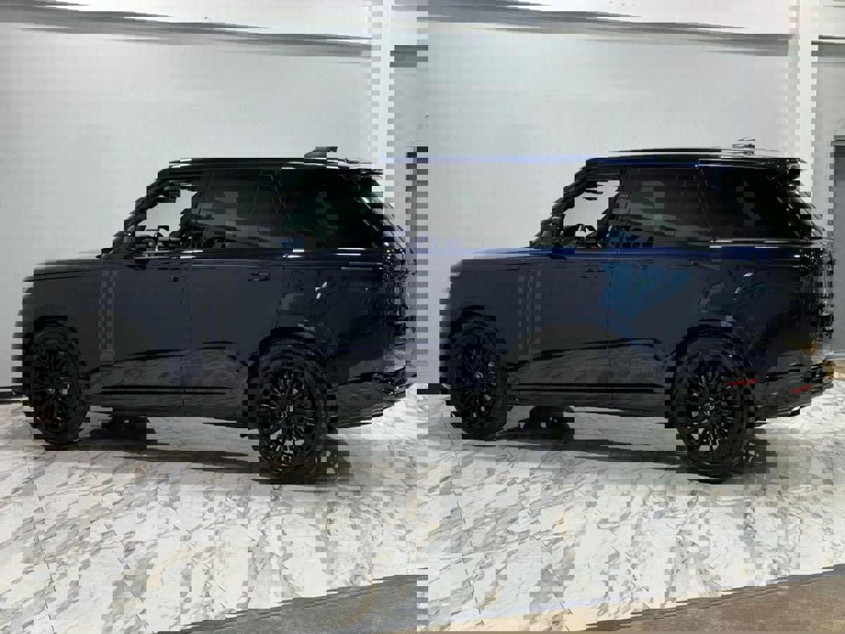 Used 2023 Land Rover Range Rover SE image 9