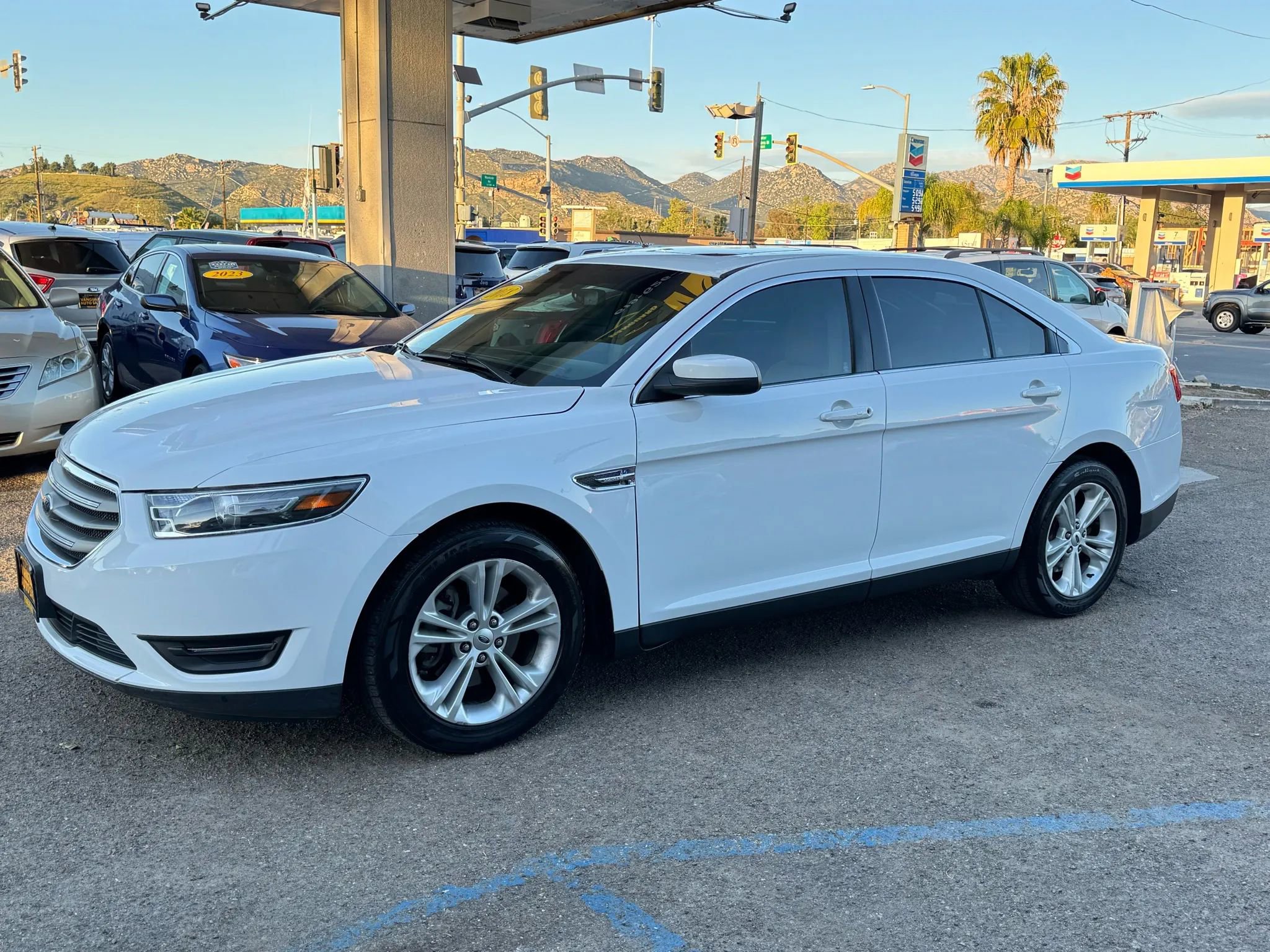 Used 2018 Ford Taurus SEL w/ Equipment Group 201A image 7