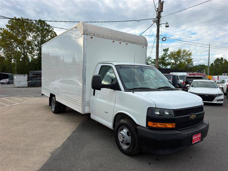 Used 2018 Chevrolet Express 3500 Extended w/ Driver Convenience Package RWD image 2