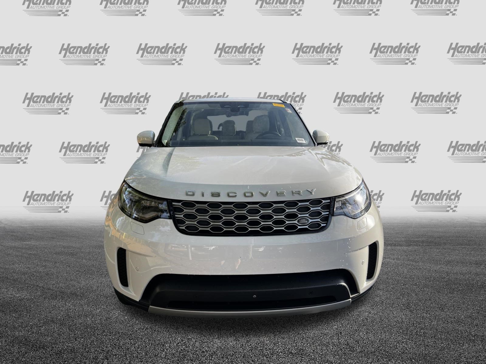 Used 2023 Land Rover Discovery S image 3