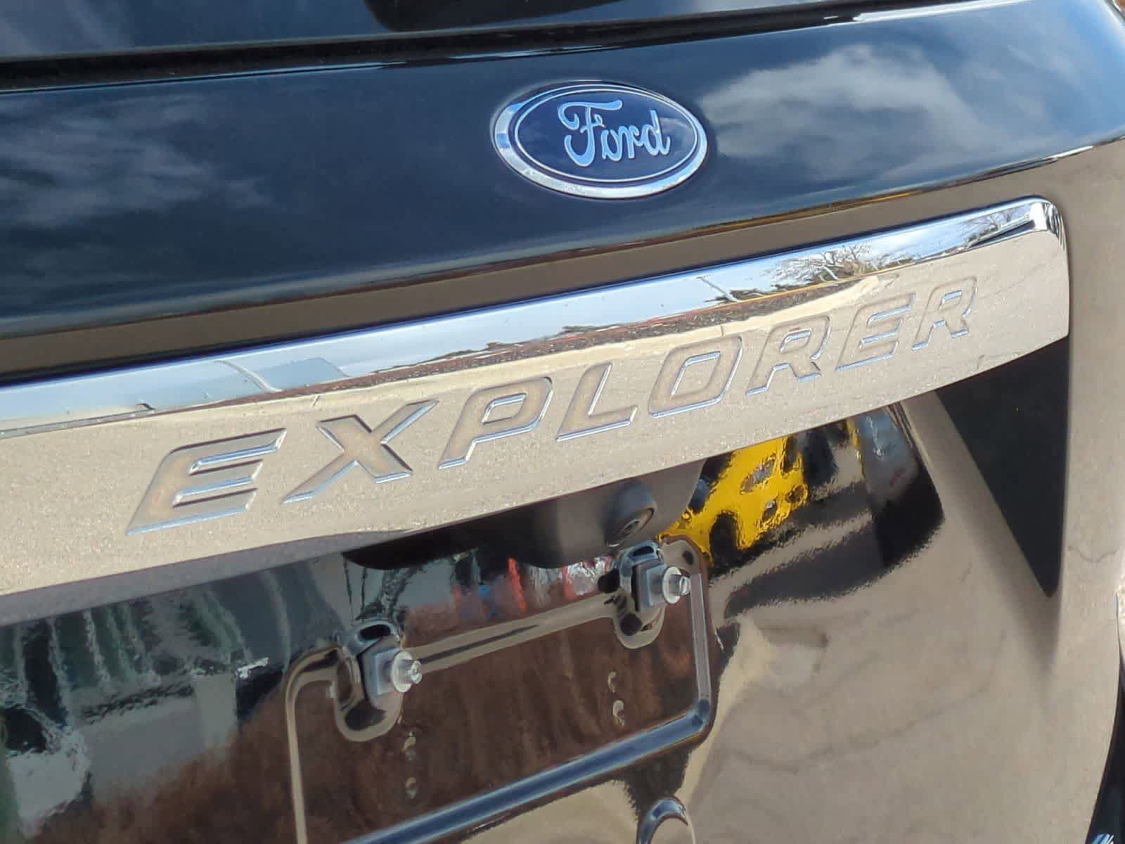 Certified 2023 Ford Explorer Limited w/ Equipment Group 301A AWD/4WD image 13