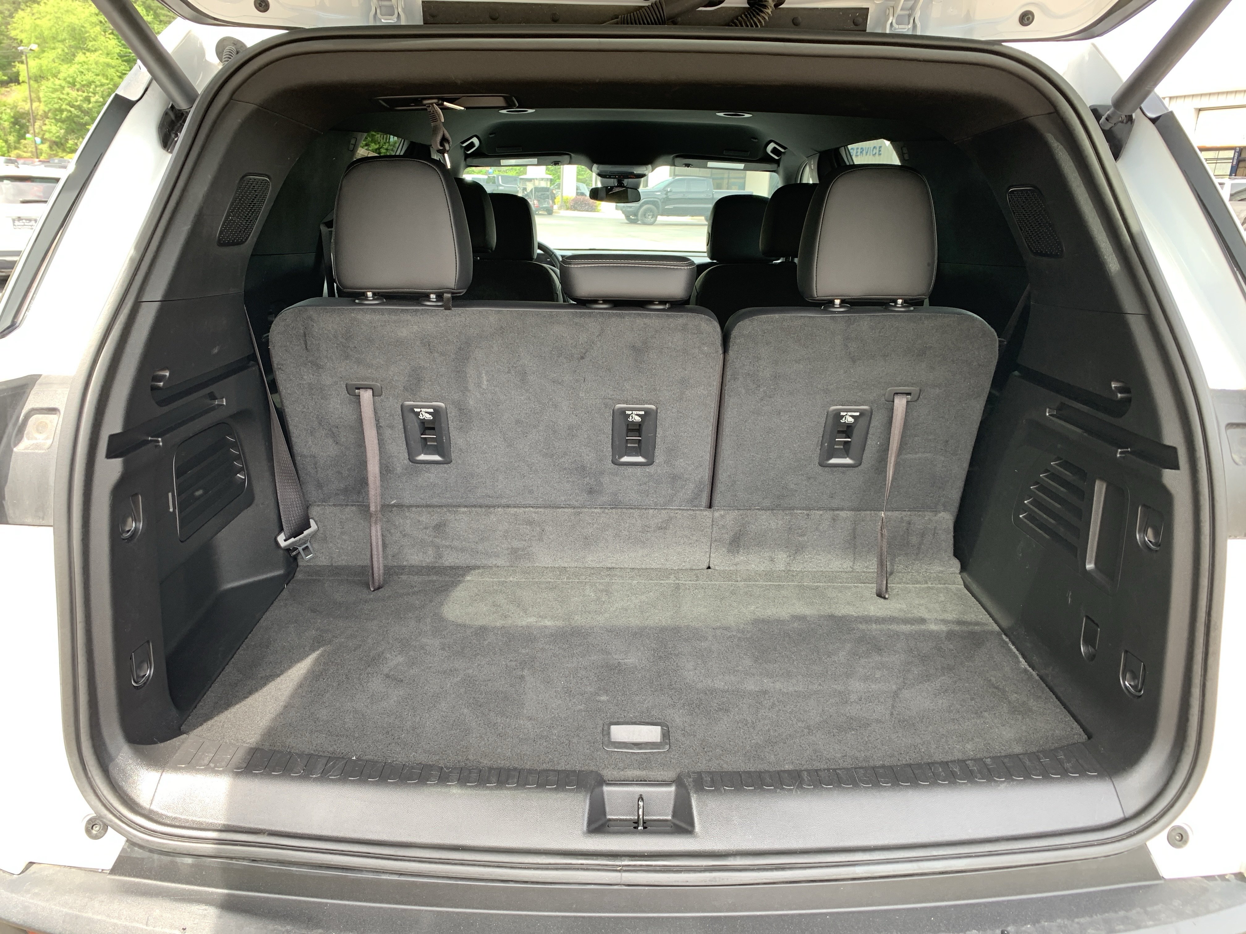 Used 2025 Chevrolet Traverse LT FWD image 50