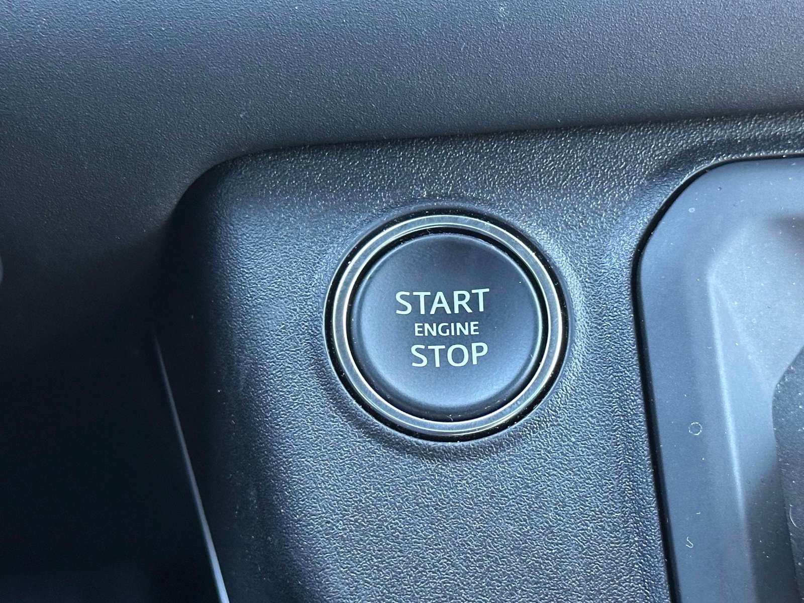 Used 2025 Land Rover Defender 110 S image 28