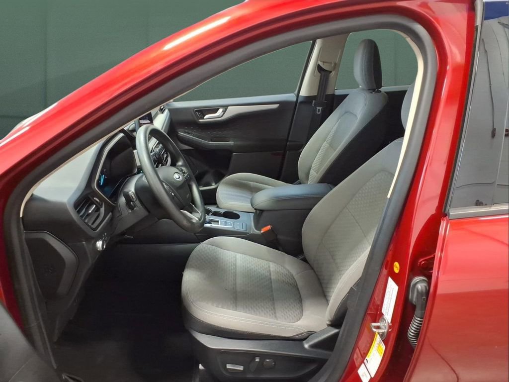 Used 2020 Ford Escape SE image 24