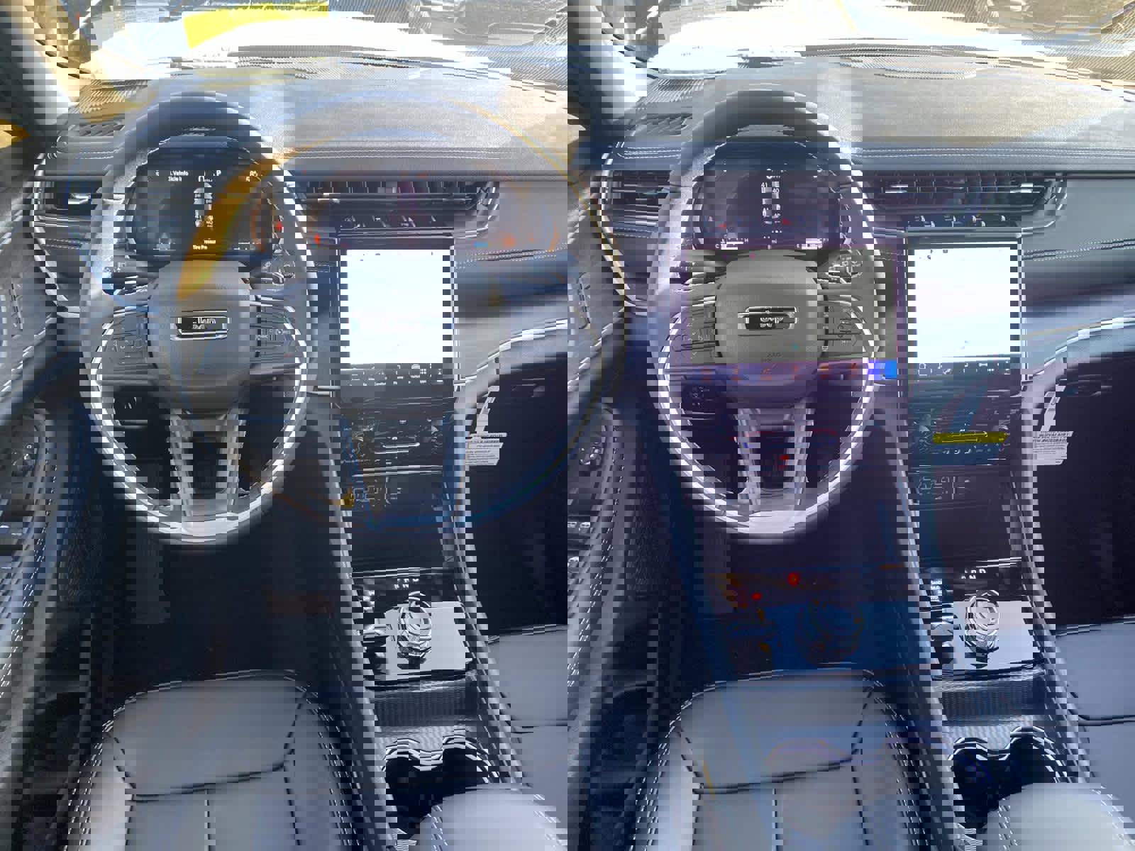 New 2025 Jeep Grand Cherokee Limited w/ Black Appearance Package image 9