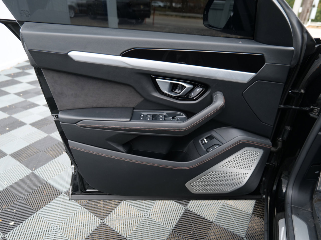 Used 2021 Lamborghini Urus image 12