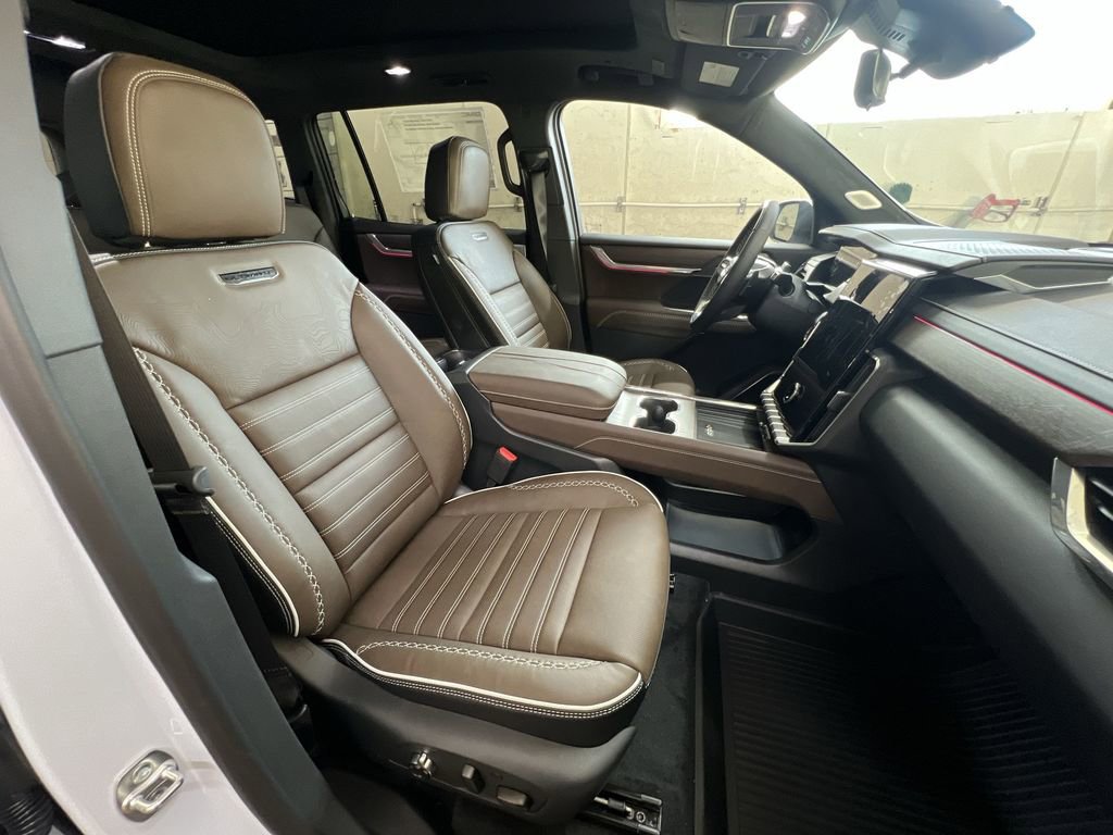 New 2026 GMC Acadia Denali Ultimate w/ LPO, Floor Liner Package image 29