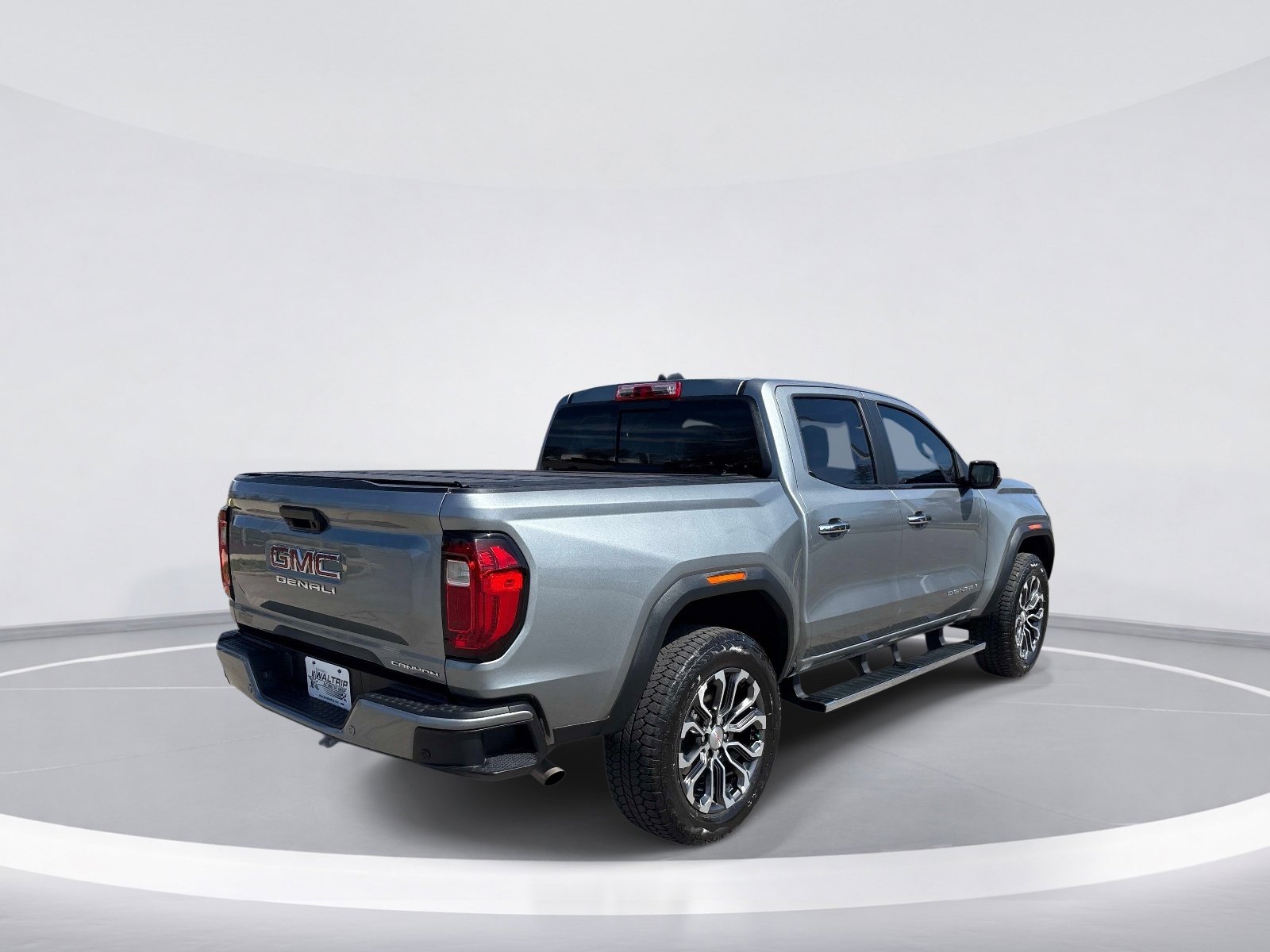 Certified 2024 GMC Canyon Denali image 8