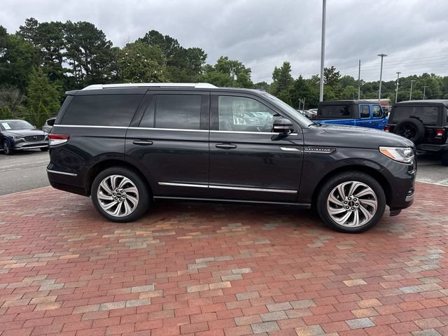Used 2022 Lincoln Navigator Reserve AWD/4WD image 16