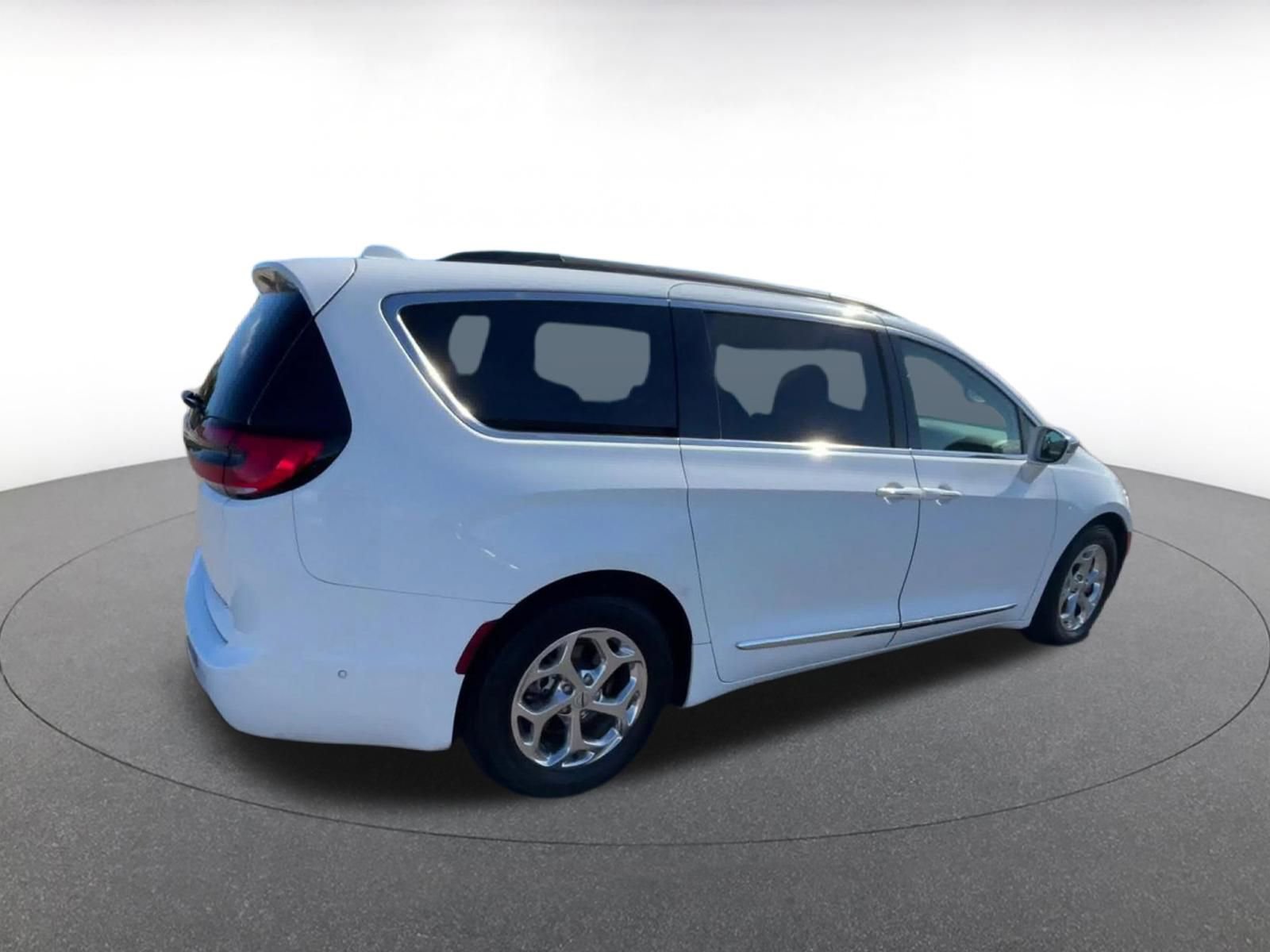 Used 2022 Chrysler Pacifica Limited FWD image 15