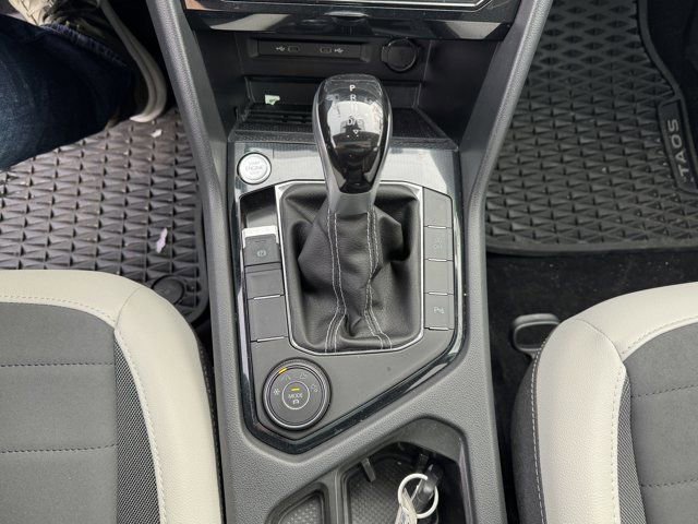 Used 2025 Volkswagen Taos SE w/ Panoramic Sunroof Package AWD/4WD image 21