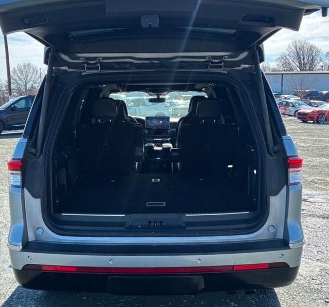 Used 2023 Lincoln Navigator Reserve image 13