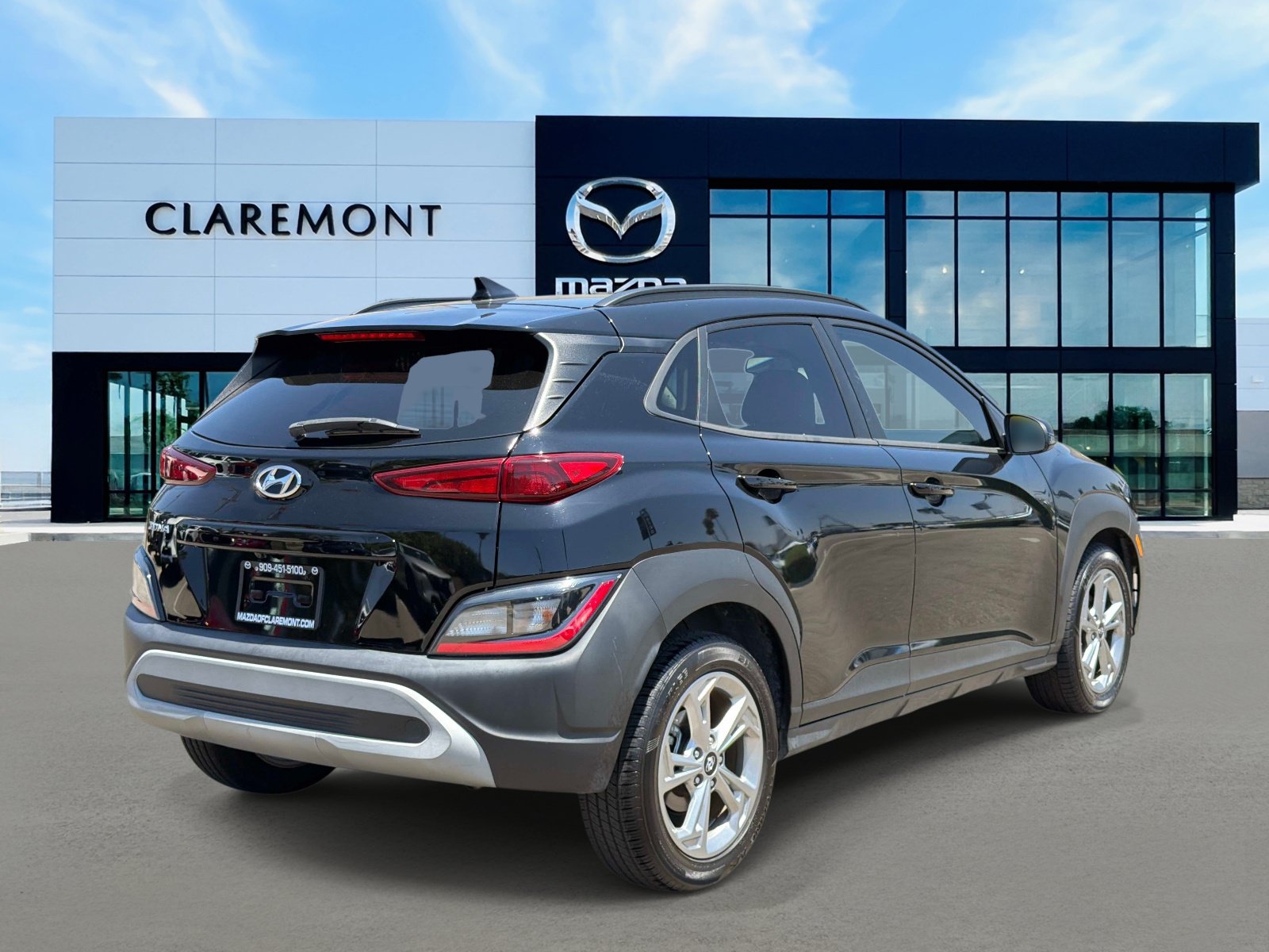 Used 2023 Hyundai Kona SEL w/ Cargo Package FWD image 5