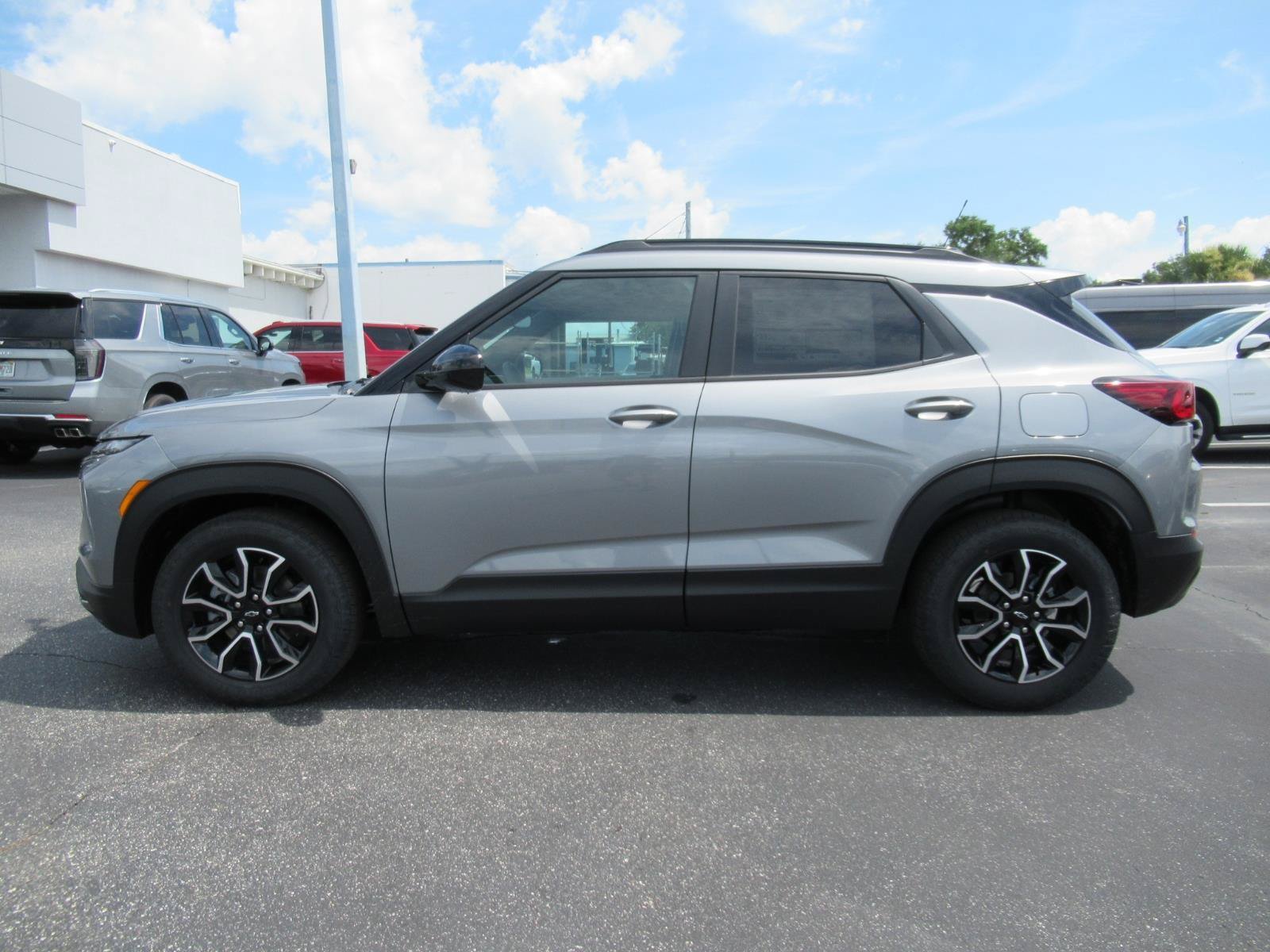 New 2026 Chevrolet TrailBlazer ACTIV w/ Driver Confidence Package FWD image 2