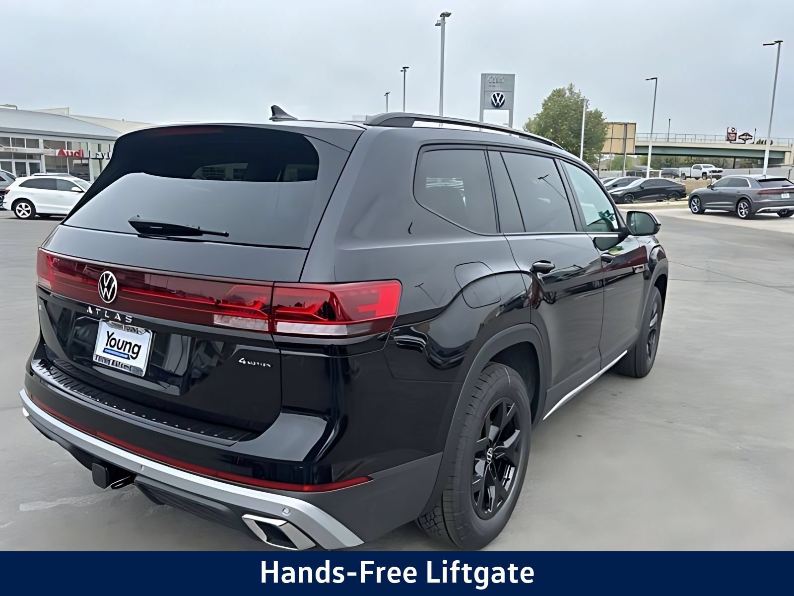 New 2026 Volkswagen Atlas Peak Edition AWD/4WD image 3