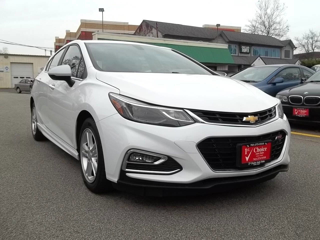Used 2017 Chevrolet Cruze LT w/ Convenience Package image 4