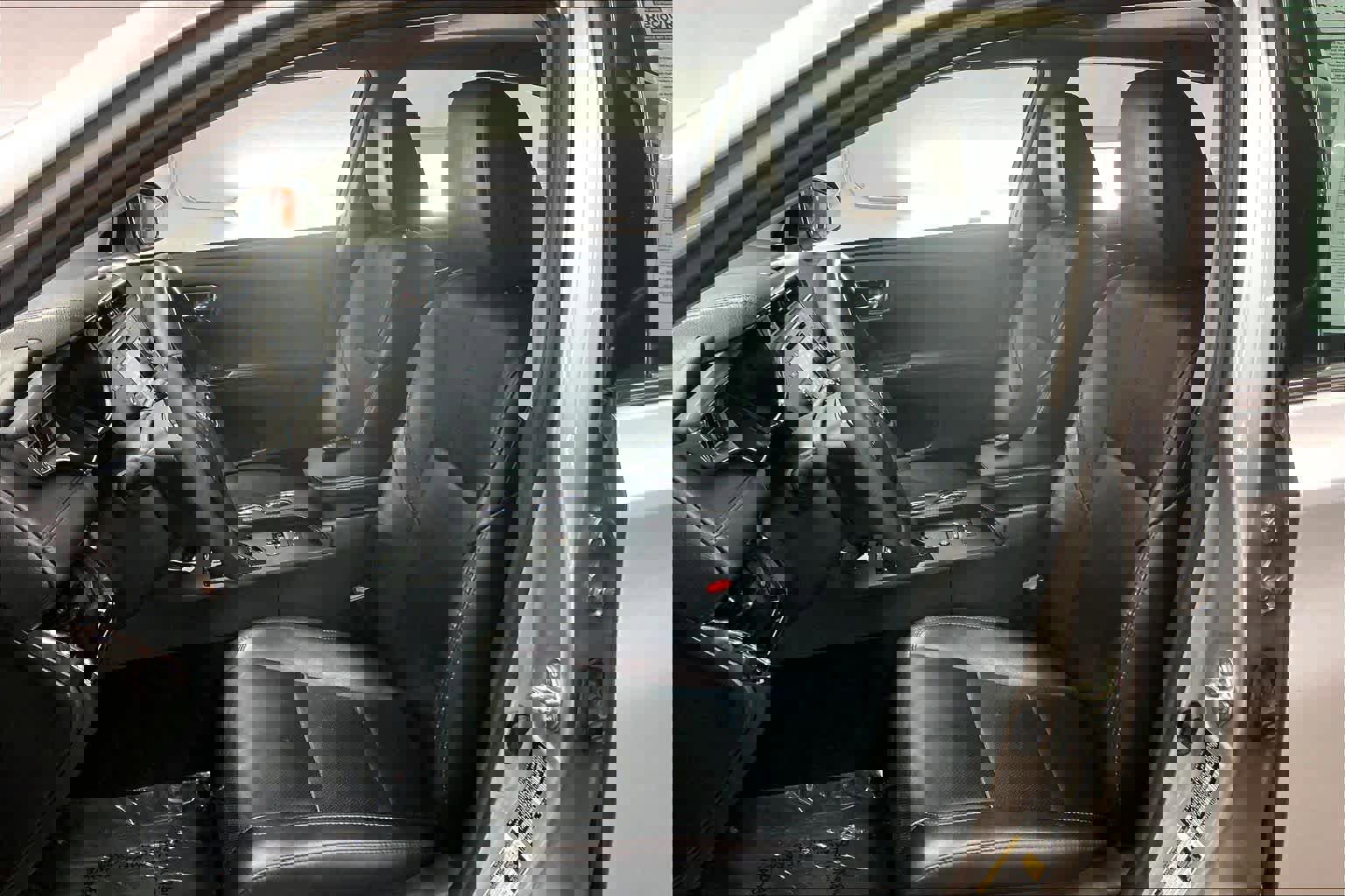 Used 2016 Toyota Avalon Limited w/ Toyota Safety Sense Package image 28