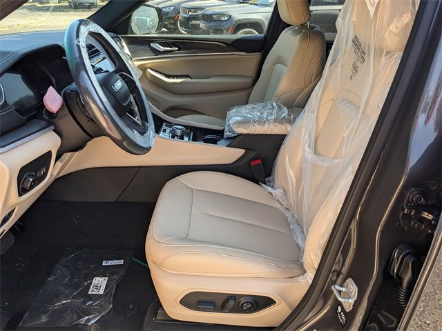 New 2025 Jeep Grand Cherokee L Limited image 6