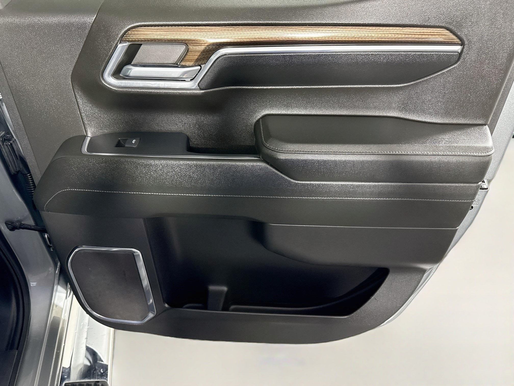 Used 2024 Chevrolet Silverado 1500 LT RWD image 27
