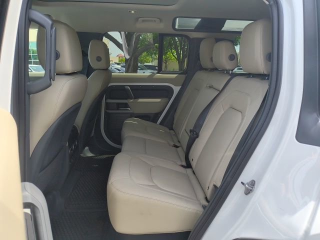 Used 2024 Land Rover Defender 110 SE image 7